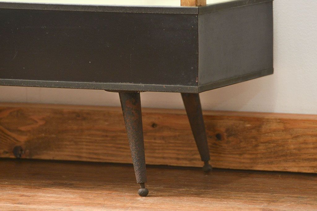 レトロ家具　アンティーク レトロな薄型ガラスケース(1) (ショーケース、飾り棚)