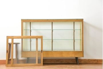 レトロ家具　アンティーク レトロな薄型ガラスケース(1) (ショーケース、飾り棚)