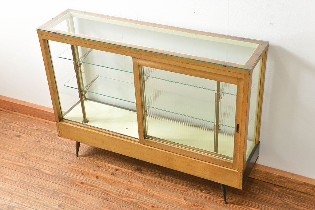 レトロ家具　アンティーク レトロな薄型ガラスケース(1) (ショーケース、飾り棚)