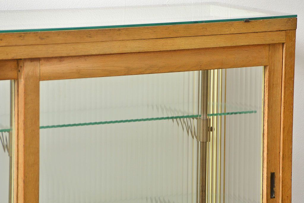 レトロ家具　アンティーク レトロな薄型ガラスケース(1) (ショーケース、飾り棚)