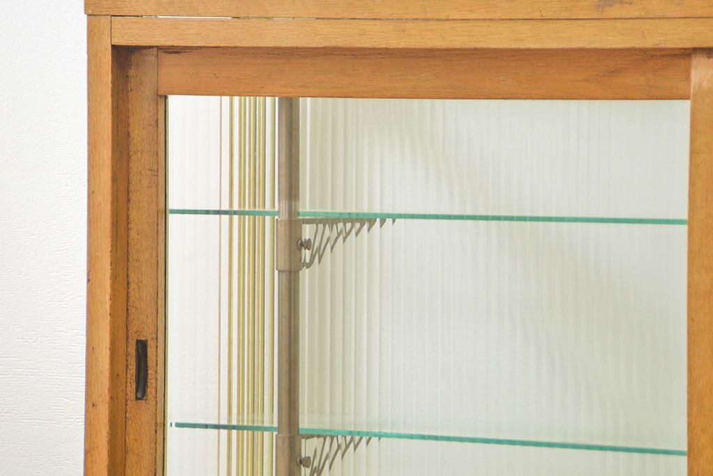 レトロ家具　アンティーク レトロな薄型ガラスケース(1) (ショーケース、飾り棚)