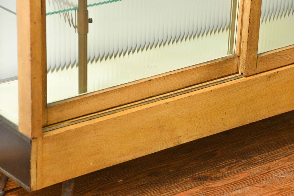 レトロ家具　アンティーク レトロな薄型ガラスケース(1) (ショーケース、飾り棚)