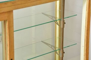 レトロ家具　アンティーク レトロな薄型ガラスケース(1) (ショーケース、飾り棚)