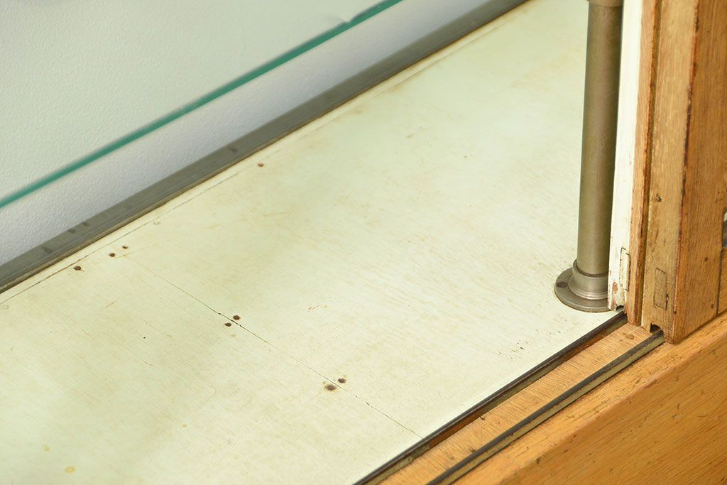 レトロ家具　アンティーク レトロな薄型ガラスケース(1) (ショーケース、飾り棚)