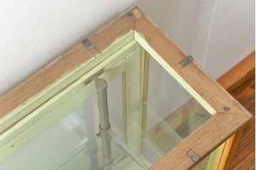 レトロ家具　アンティーク レトロな薄型ガラスケース(2) (ショーケース、飾り棚)