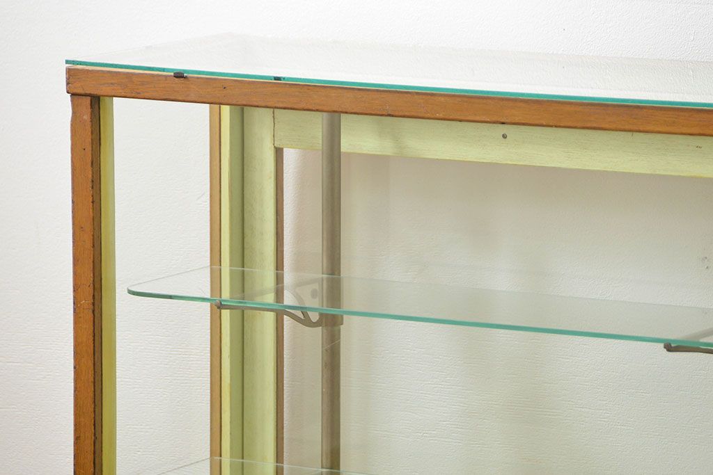 レトロ家具　アンティーク レトロな薄型ガラスケース(2) (ショーケース、飾り棚)