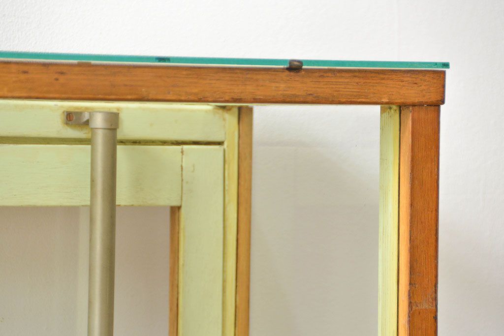 レトロ家具　アンティーク レトロな薄型ガラスケース(2) (ショーケース、飾り棚)