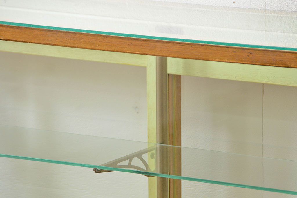 レトロ家具　アンティーク レトロな薄型ガラスケース(2) (ショーケース、飾り棚)