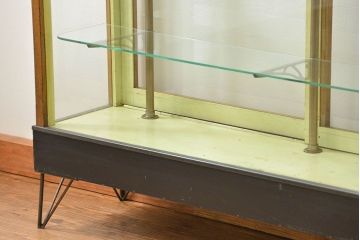 レトロ家具　アンティーク レトロな薄型ガラスケース(2) (ショーケース、飾り棚)