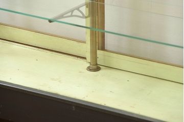 レトロ家具　アンティーク レトロな薄型ガラスケース(2) (ショーケース、飾り棚)