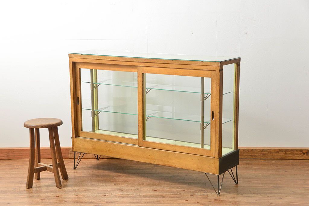 レトロ家具　アンティーク レトロな薄型ガラスケース(2) (ショーケース、飾り棚)