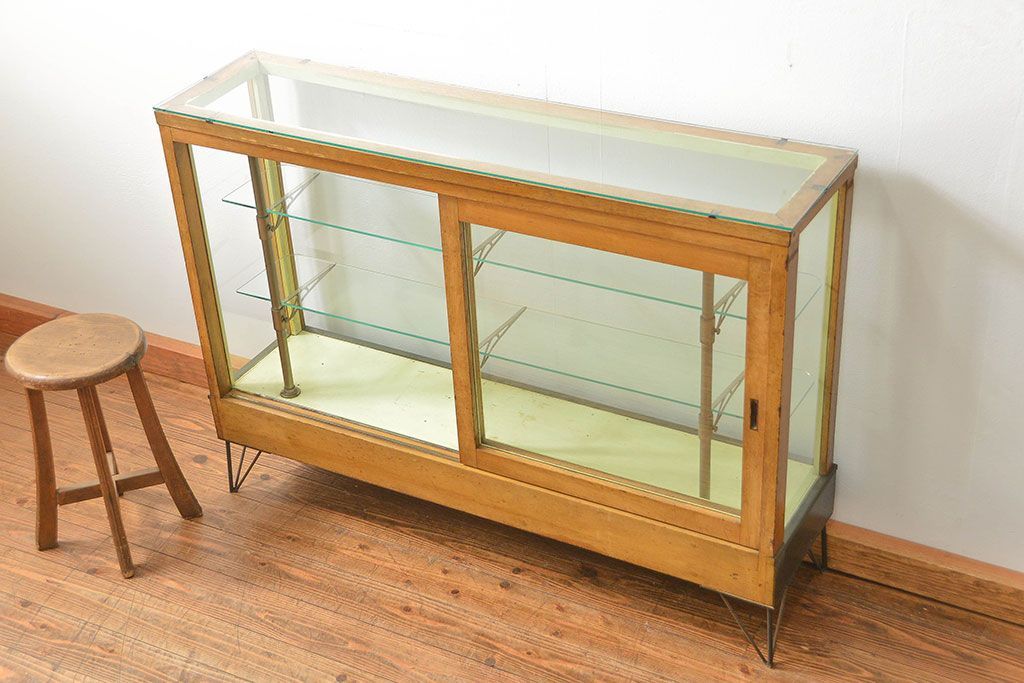 レトロ家具　アンティーク レトロな薄型ガラスケース(2) (ショーケース、飾り棚)