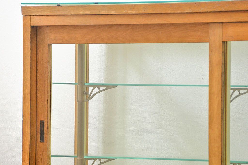 レトロ家具　アンティーク レトロな薄型ガラスケース(2) (ショーケース、飾り棚)