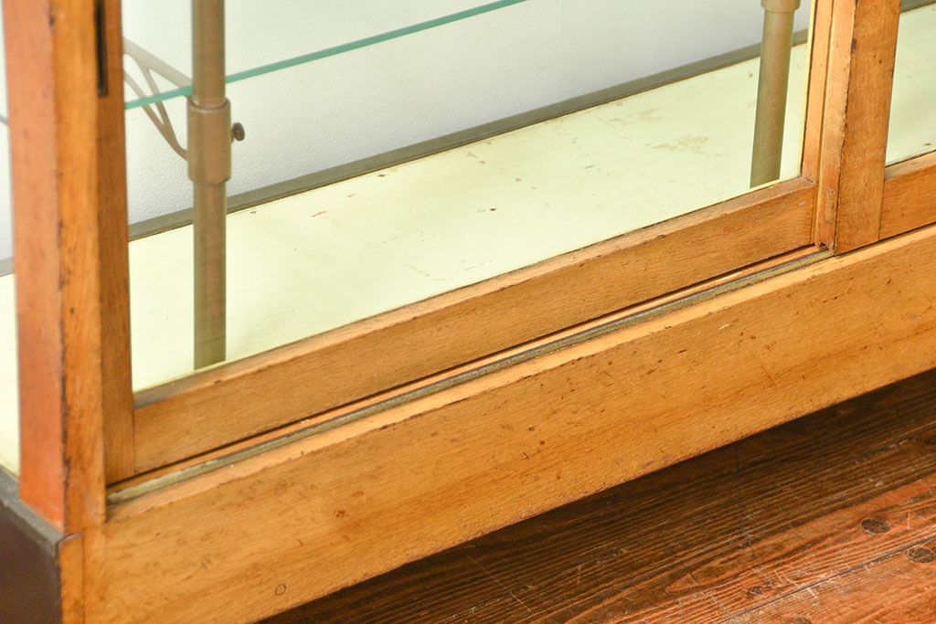 レトロ家具　アンティーク レトロな薄型ガラスケース(2) (ショーケース、飾り棚)