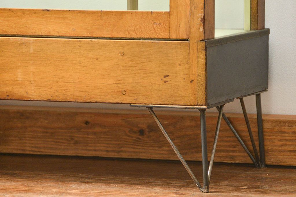 レトロ家具　アンティーク レトロな薄型ガラスケース(2) (ショーケース、飾り棚)