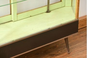 レトロ家具　昭和レトロ 珍しいデザイン、六角型の薄型ガラスケース(ショーケース、飾り棚、陳列棚)