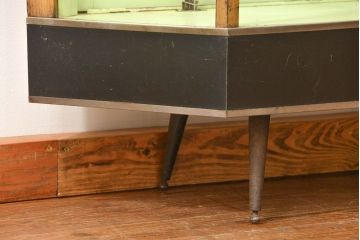 レトロ家具　昭和レトロ 珍しいデザイン、六角型の薄型ガラスケース(ショーケース、飾り棚、陳列棚)