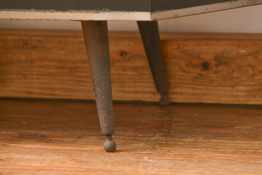 レトロ家具　昭和レトロ 珍しいデザイン、六角型の薄型ガラスケース(ショーケース、飾り棚、陳列棚)