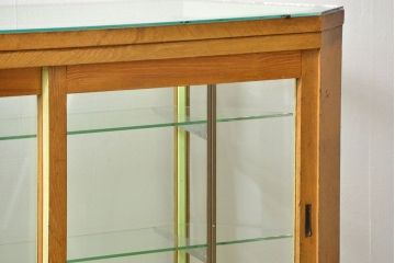 レトロ家具　昭和レトロ 珍しいデザイン、六角型の薄型ガラスケース(ショーケース、飾り棚、陳列棚)