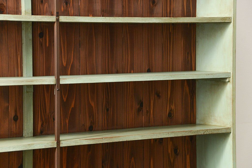 レトロ家具　アンティークペイント 古い商店のレトロな陳列棚(飾り棚、本棚、書棚)