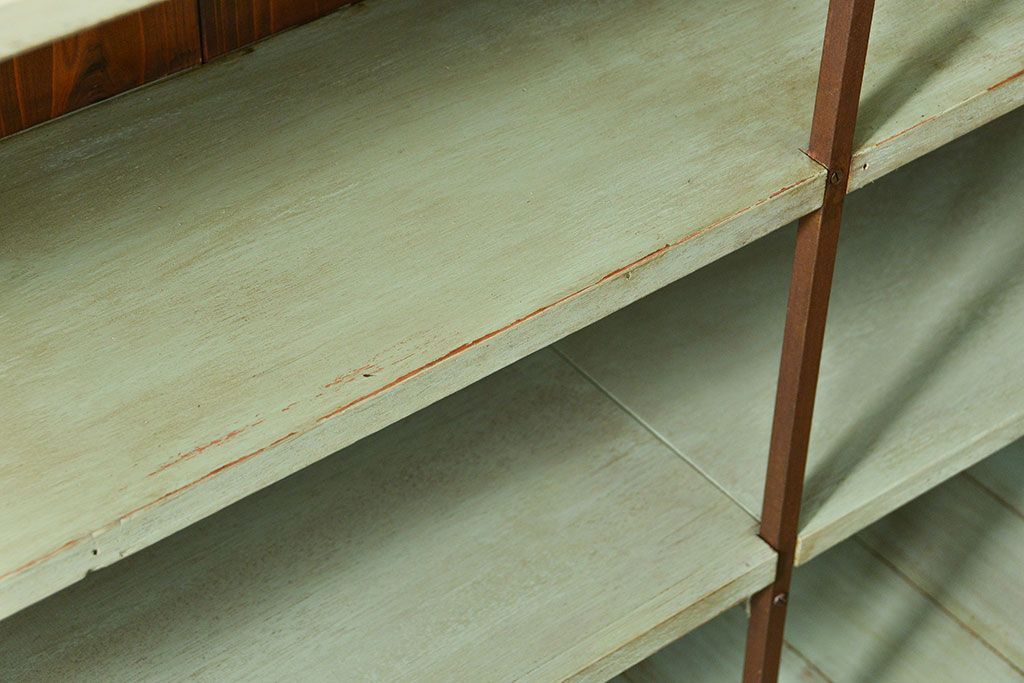 レトロ家具　アンティークペイント 古い商店のレトロな陳列棚(飾り棚、本棚、書棚)