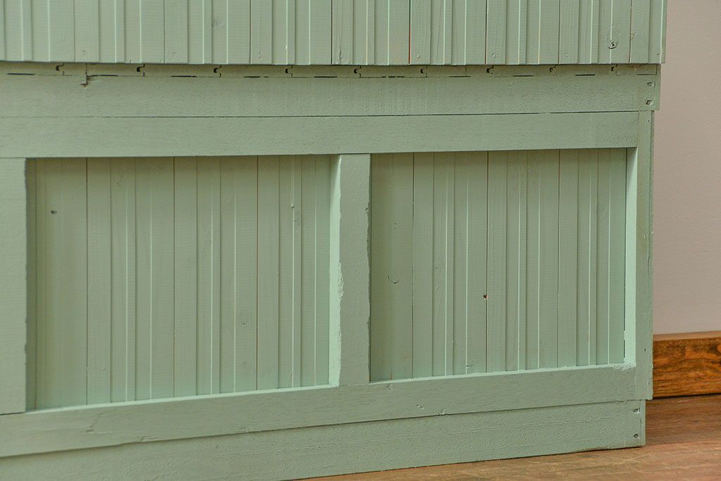 レトロ家具　アンティークペイント 古い商店のレトロな陳列棚(飾り棚、本棚、書棚)