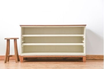 アンティーク家具　アンティークペイント　シンプルでナチュラルな脚付きローボード(TVボード、テレビ、ボード)