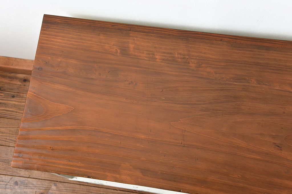 アンティーク家具　アンティークペイント　シンプルでナチュラルな脚付きローボード(TVボード、テレビ、ボード)