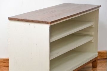 アンティーク家具　アンティークペイント　シンプルでナチュラルな脚付きローボード(TVボード、テレビ、ボード)