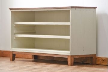 アンティーク家具　アンティークペイント　シンプルでナチュラルな脚付きローボード(TVボード、テレビ、ボード)