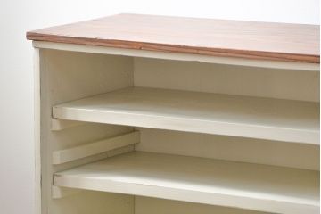 アンティーク家具　アンティークペイント　シンプルでナチュラルな脚付きローボード(TVボード、テレビ、ボード)