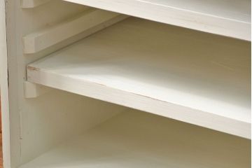 アンティーク家具　アンティークペイント　シンプルでナチュラルな脚付きローボード(TVボード、テレビ、ボード)