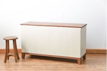 アンティーク家具　アンティークペイント　シンプルでナチュラルな脚付きローボード(TVボード、テレビ、ボード)