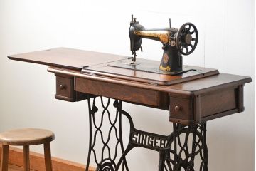 アンティーク家具　アンティーク　足踏みシンガーミシン(SINGER)(1)