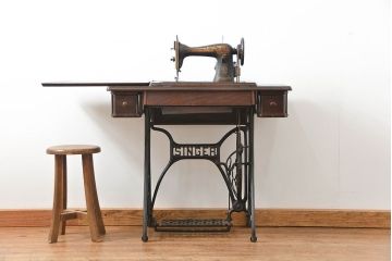 アンティーク家具　ジャンク品　イギリスアンティーク 足踏みシンガーミシン(SINGER)(2)
