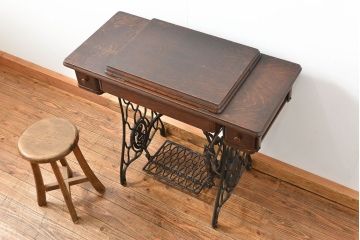 アンティーク家具　ジャンク品　イギリスアンティーク 足踏みシンガーミシン(SINGER)(2)