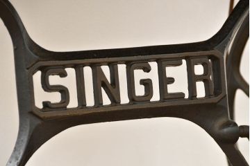 アンティーク家具　ジャンク品　イギリスアンティーク 足踏みシンガーミシン(SINGER)(2)