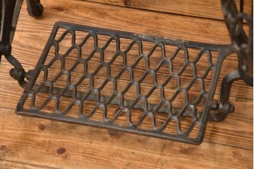 アンティーク家具　ジャンク品　イギリスアンティーク 足踏みシンガーミシン(SINGER)(2)
