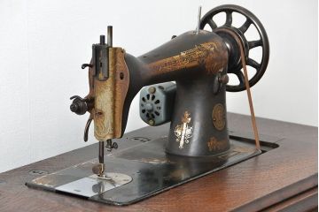 アンティーク家具　ジャンク品　イギリスアンティーク 足踏みシンガーミシン(SINGER)(2)