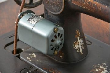 アンティーク家具　ジャンク品　イギリスアンティーク 足踏みシンガーミシン(SINGER)(2)