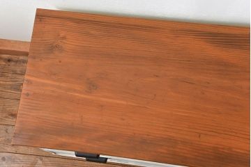 アンティーク家具　アンティークペイント　シンプルな脚付きローチェスト(ローボード)