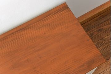 アンティーク家具　アンティークペイント　シンプルな脚付きローチェスト(ローボード)