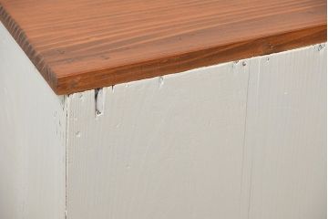 アンティーク家具　アンティークペイント　シンプルな脚付きローチェスト(ローボード)