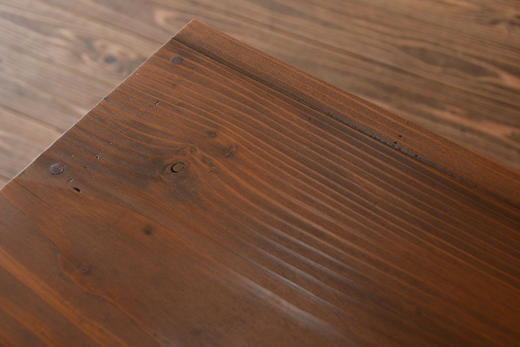 アンティーク家具　アンティークペイント　シンプルな脚付きローチェスト(ローボード)