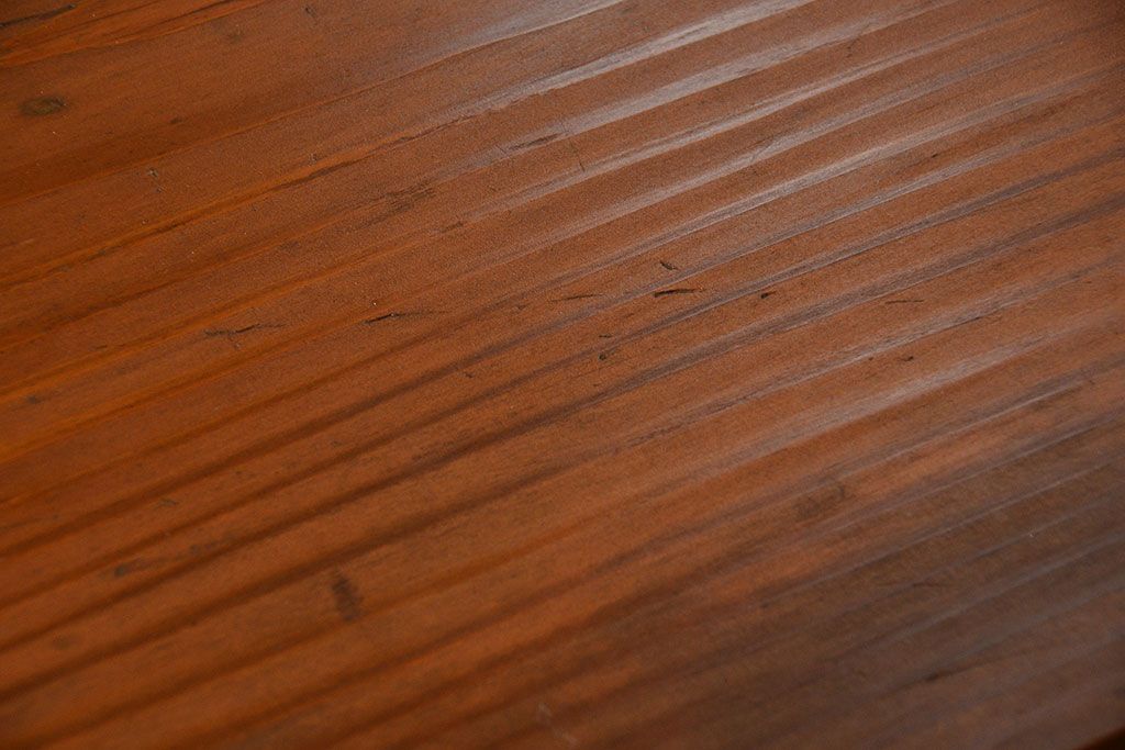 アンティーク家具　アンティークペイント　シンプルな脚付きローチェスト(ローボード)