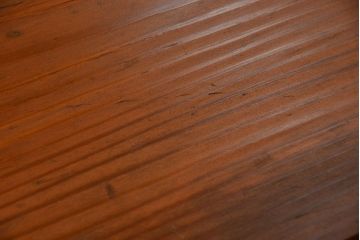 アンティーク家具　アンティークペイント　シンプルな脚付きローチェスト(ローボード)