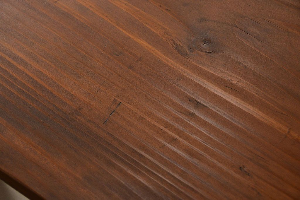 アンティーク家具　アンティークペイント　シンプルな脚付きローチェスト(ローボード)