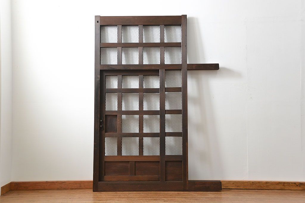 古民具・骨董 味のあるヒノキ材のくぐり戸(蔵戸、潜り戸、玄関戸)