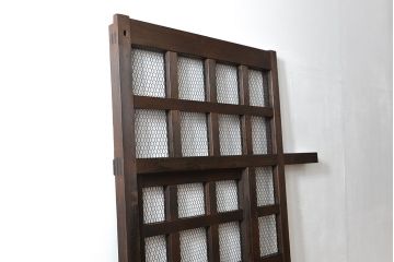 古民具・骨董 味のあるヒノキ材のくぐり戸(蔵戸、潜り戸、玄関戸)