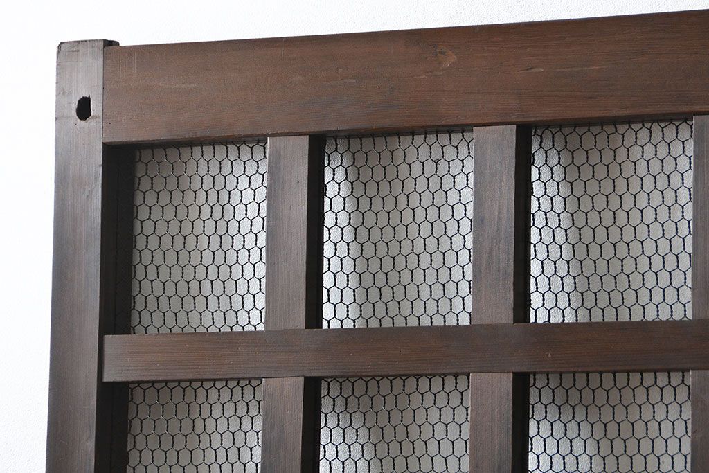 古民具・骨董 味のあるヒノキ材のくぐり戸(蔵戸、潜り戸、玄関戸)